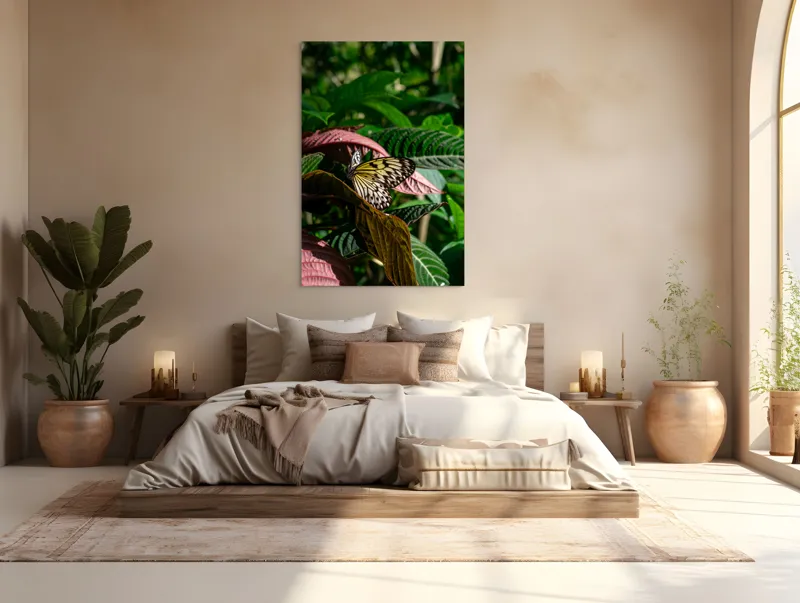 Tablou Canvas, "Fluture delicat printre frunze verzi", Fluture, Frunze, Natură, Culoare, Aripi, Delicatețe, Verde, Luminozitate, 100 x 150 cm – poza 3