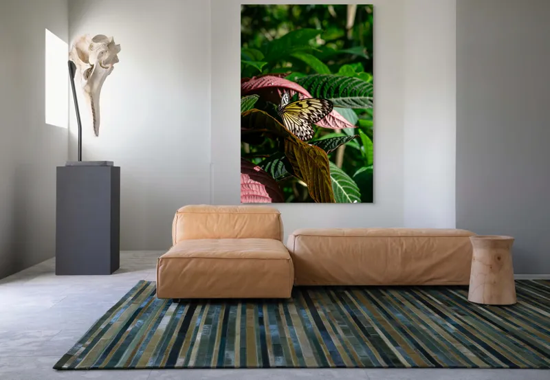 Tablou Canvas, "Fluture delicat printre frunze verzi", Fluture, Frunze, Natură, Culoare, Aripi, Delicatețe, Verde, Luminozitate, 100 x 150 cm – poza 7