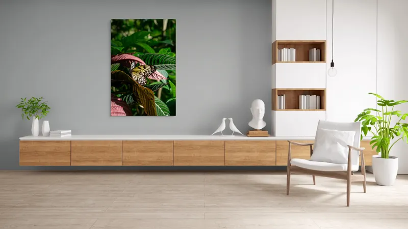 Tablou Canvas, "Fluture delicat printre frunze verzi", Fluture, Frunze, Natură, Culoare, Aripi, Delicatețe, Verde, Luminozitate, 100 x 150 cm – poza 8