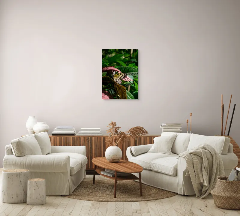 Tablou Canvas, "Fluture delicat printre frunze verzi", Fluture, Frunze, Natură, Culoare, Aripi, Delicatețe, Verde, Luminozitate, 50 x 70 cm – poza 4