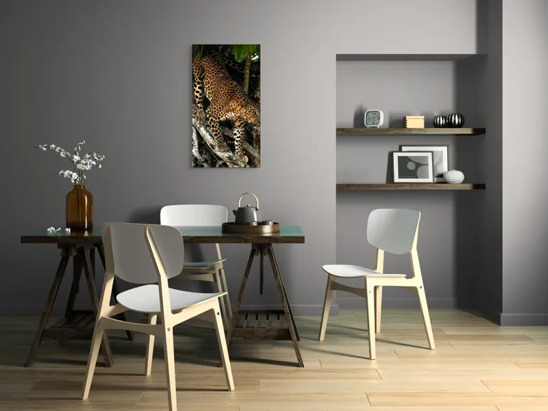 Tablou Canvas, "Leopard înfruntând umbra copacului străvechi", 50 x 90 cm – poza 4