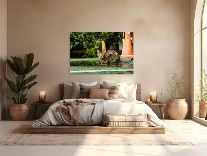 Tablou Canvas, "Pisica contemplând cerul după ploaie", Pisică, Ud, Parc, Portocaliu, Plante, Coadă, Curbat, Strălucire, Ochi, Verde, 150 x 100 cm – poza 4