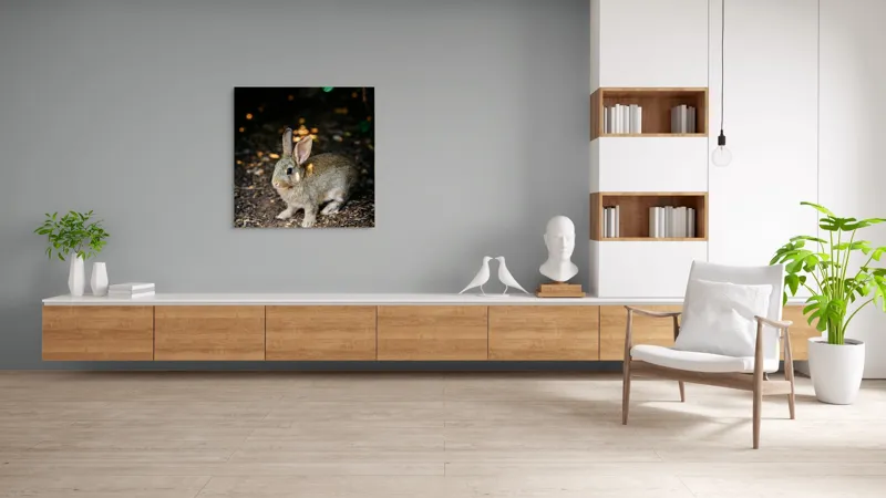 Tablou Canvas, "Iepurașul în lumina pădurii", Iepuraș, Blândețe, Natură, Pământ, Umbre, Lumină, Frunze, 100 x 100 cm – poza 8