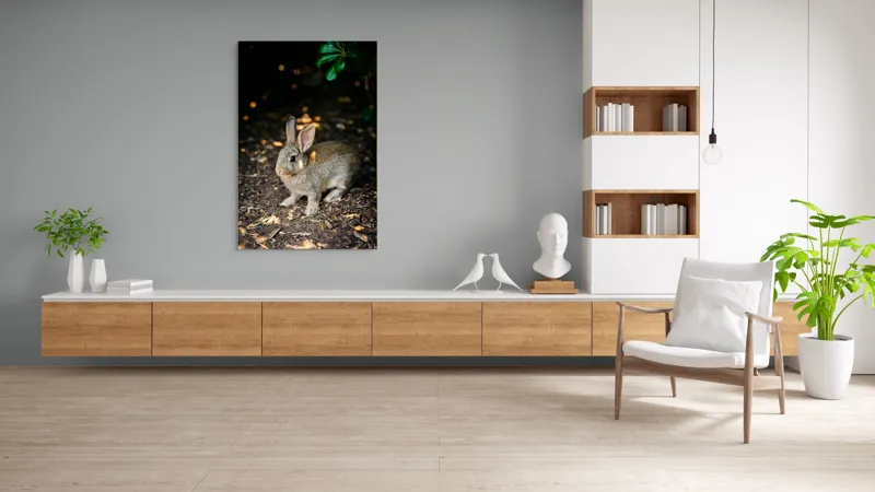 Tablou Canvas, "Iepurașul în lumina pădurii", Iepuraș, Blândețe, Natură, Pământ, Umbre, Lumină, Frunze, 100 x 150 cm – poza 8