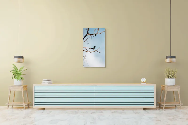 Tablou Canvas, "Colibri pe ramura uscată în lumină", Pasăre, Ramură, Cer, Tranquilitate, Natură, Solitudine, Delicatețe, Frumusețe, 50 x 90 cm – poza 6