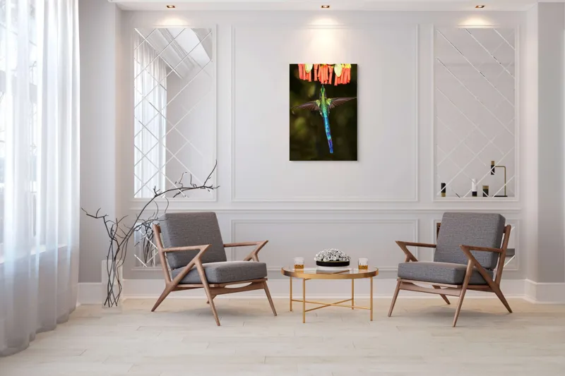 Tablou Canvas, "Colibri în zbor spre flori roșii", Zbor, Colibri, Nectar, Verde, Aripi, Flori, Sclipire, Natură, Delicatețe, Viteză, 70 x 100 cm – poza 8