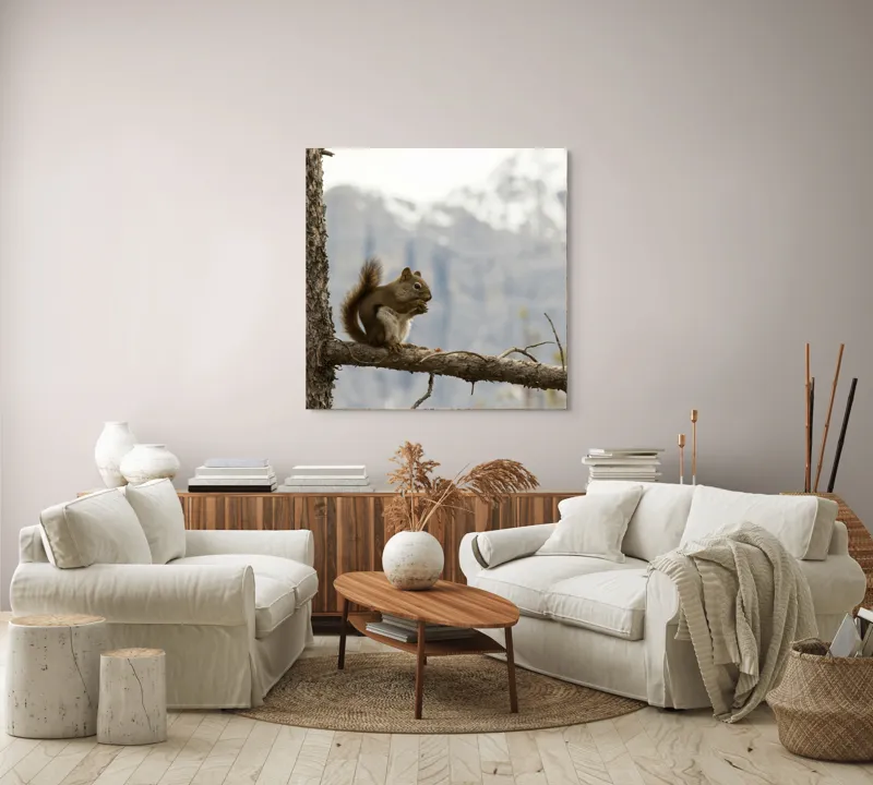 Tablou Canvas, "Veverița pe creanga muntelui pitoresc", Veveriță, Copac, Ramură, Mâncare, Blană, Natură, Fundal, Munți, Zăpadă, Curiozitate, 100 x 100 cm – poza 3