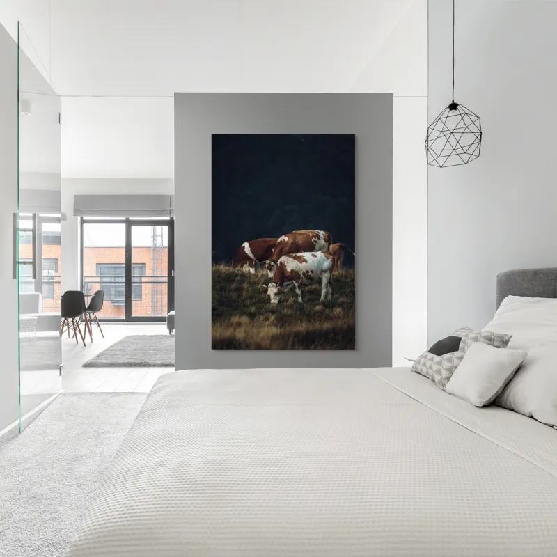 Tablou Canvas, "Vaci pașnice pe pășune montană", Vaci, Pășune, Verdeață, Apus, Natură, Serele, Coline, Tranquilitate, 100 x 150 cm – poza 5