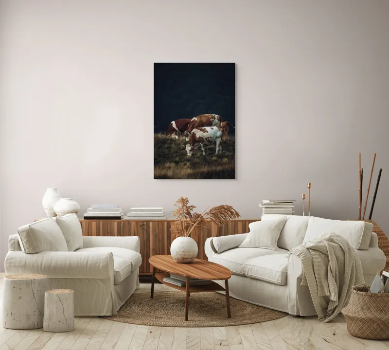 Tablou Canvas, "Vaci pașnice pe pășune montană", Vaci, Pășune, Verdeață, Apus, Natură, Serele, Coline, Tranquilitate, 70 x 100 cm – poza 4