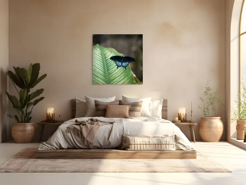 Tablou Canvas, "Fluture albastru odihnindu-se pe frunză", Fluture, Frunza, Verde, Natură, Delicat, Exotic, Contrast, Aripi, Eleganță, Lumină, 100 x 100 cm – poza 4