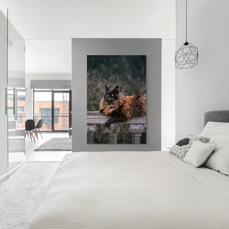 Tablou Canvas, "Pisica regală pe balustradă antică", Pisică, Blană, Regală, Privire, Peisaj, Pază, Balustradă, Vârful Muntelui, 100 x 150 cm – poza 5