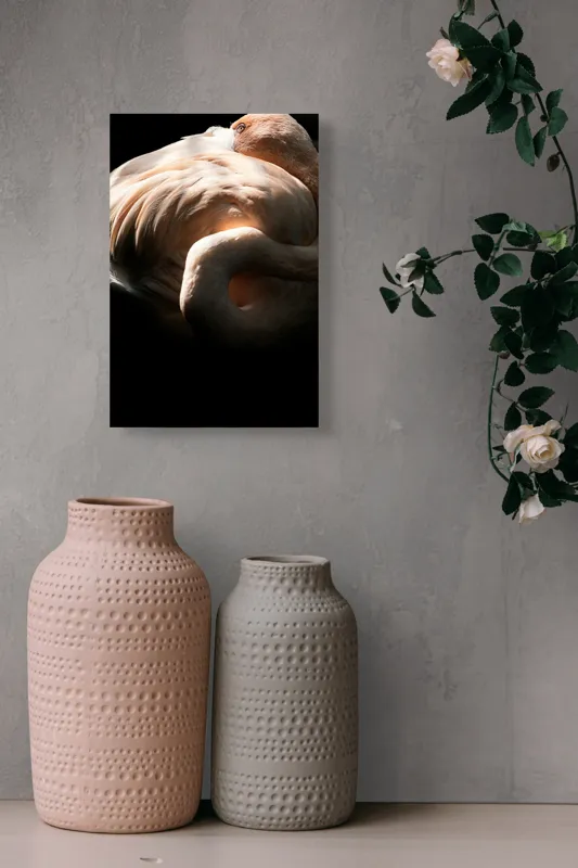 Tablou Canvas, "Flamingo în lumina blândă a soarelui", Flamingo, Eleganță, Lumină, Textură, Contrast, Încovoiat, Grație, Serenitate, 26 x 39 cm – poza 6