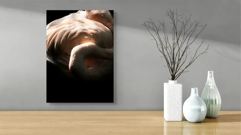 Tablou Canvas, "Flamingo în lumina blândă a soarelui", Flamingo, Eleganță, Lumină, Textură, Contrast, Încovoiat, Grație, Serenitate, 39 x 54 cm – poza 4