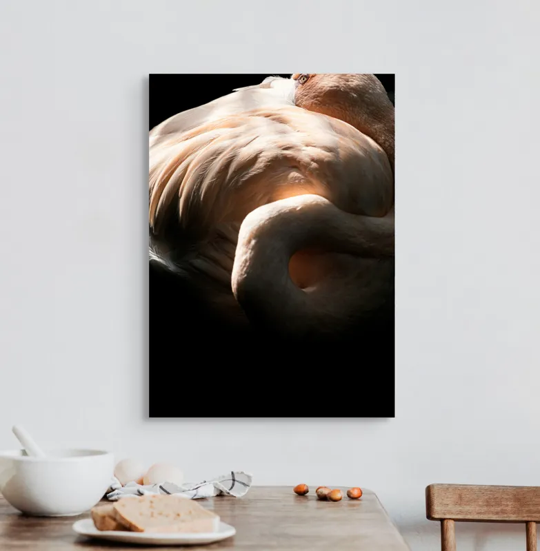 Tablou Canvas, "Flamingo în lumina blândă a soarelui", Flamingo, Eleganță, Lumină, Textură, Contrast, Încovoiat, Grație, Serenitate, 50 x 70 cm – poza 3