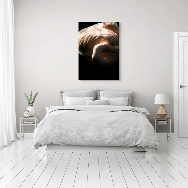 Tablou Canvas, "Flamingo în lumina blândă a soarelui", Flamingo, Eleganță, Lumină, Textură, Contrast, Încovoiat, Grație, Serenitate, 70 x 100 cm – poza 3