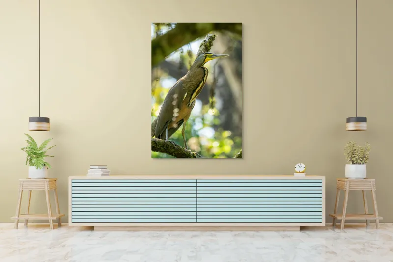 Tablou Canvas, "Pasărea contemplativă pe crengile verzi", Pasăre, Ramură, Pădure, Pană, Cioc, Frumusețe, Natură, Lumină, Verdeață, Serenitate, 100 x 150 cm – poza 4