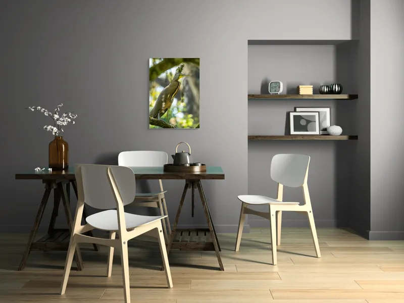 Tablou Canvas, "Pasărea contemplativă pe crengile verzi", Pasăre, Ramură, Pădure, Pană, Cioc, Frumusețe, Natură, Lumină, Verdeață, Serenitate, 50 x 70 cm – poza 5