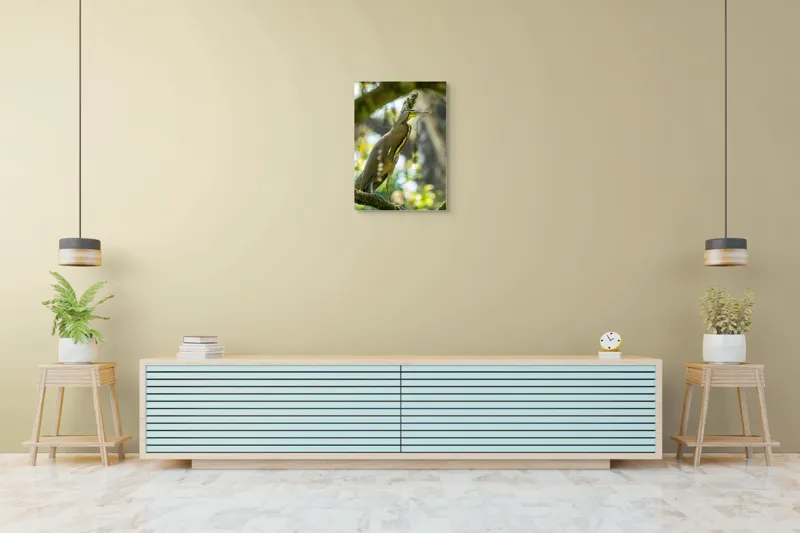 Tablou Canvas, "Pasărea contemplativă pe crengile verzi", Pasăre, Ramură, Pădure, Pană, Cioc, Frumusețe, Natură, Lumină, Verdeață, Serenitate, 50 x 70 cm – poza 6
