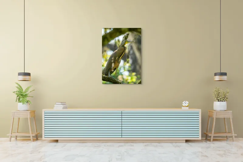 Tablou Canvas, "Pasărea contemplativă pe crengile verzi", Pasăre, Ramură, Pădure, Pană, Cioc, Frumusețe, Natură, Lumină, Verdeață, Serenitate, 70 x 100 cm – poza 5
