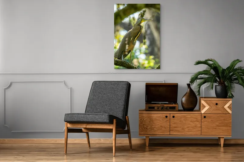Tablou Canvas, "Pasărea contemplativă pe crengile verzi", Pasăre, Ramură, Pădure, Pană, Cioc, Frumusețe, Natură, Lumină, Verdeață, Serenitate, 70 x 100 cm – poza 6