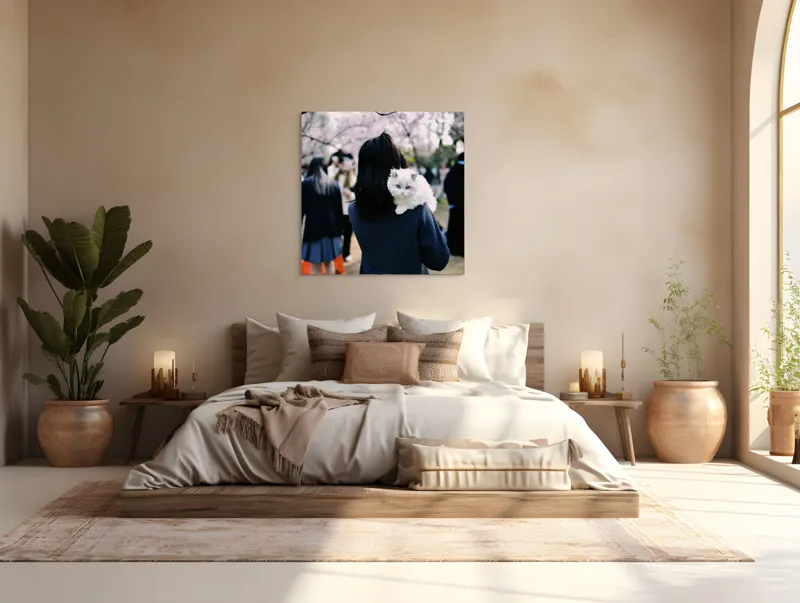 Tablou Canvas, "Micuța pisică și agitația urbană", Pisoi, Fluffy, Albastru, Privire, Parcuri, Primăvară, Agitație, Copac, Haine, Mână, Peisaj, Persoane., 100 x 100 cm – poza 4