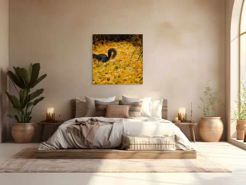 Tablou Canvas, "Veveriță printre frunze galbene de toamnă", Frunze, Galben, Veveriță, Pământ, Toamnă, Natură, Verde, Iarbă, 100 x 100 cm – poza 4