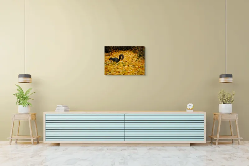 Tablou Canvas, "Veveriță printre frunze galbene de toamnă", Frunze, Galben, Veveriță, Pământ, Toamnă, Natură, Verde, Iarbă, 70 x 50 cm – poza 7