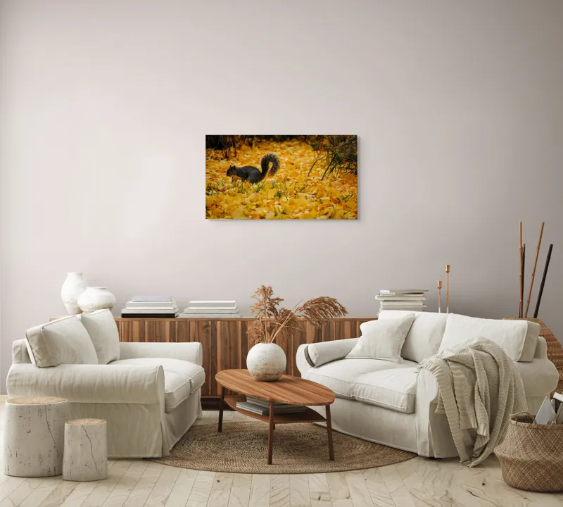 Tablou Canvas, "Veveriță printre frunze galbene de toamnă", Frunze, Galben, Veveriță, Pământ, Toamnă, Natură, Verde, Iarbă, 90 x 50 cm – poza 4