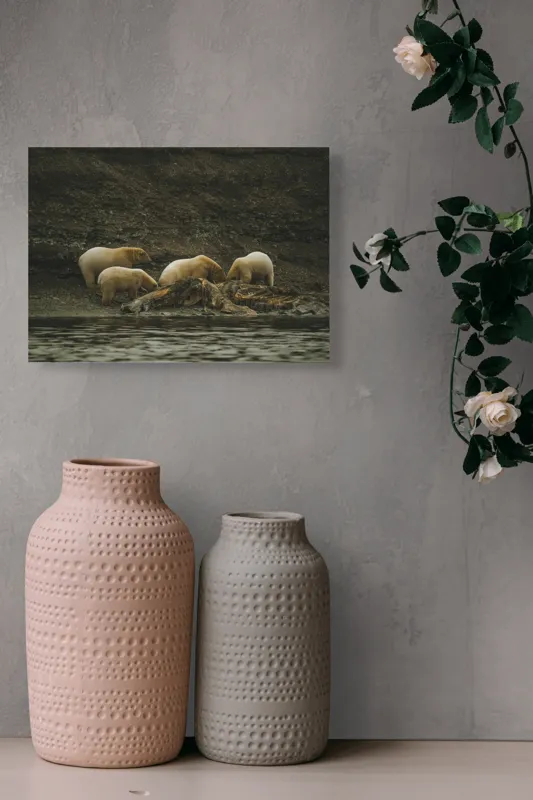 Tablou Canvas, "Urșii polari pe malul stâncos", Urs, Polari, Litoral, Apă, Stânci, Blană, Natură, Adăpost, Familie, Peisaj., 54 x 39 cm – poza 8