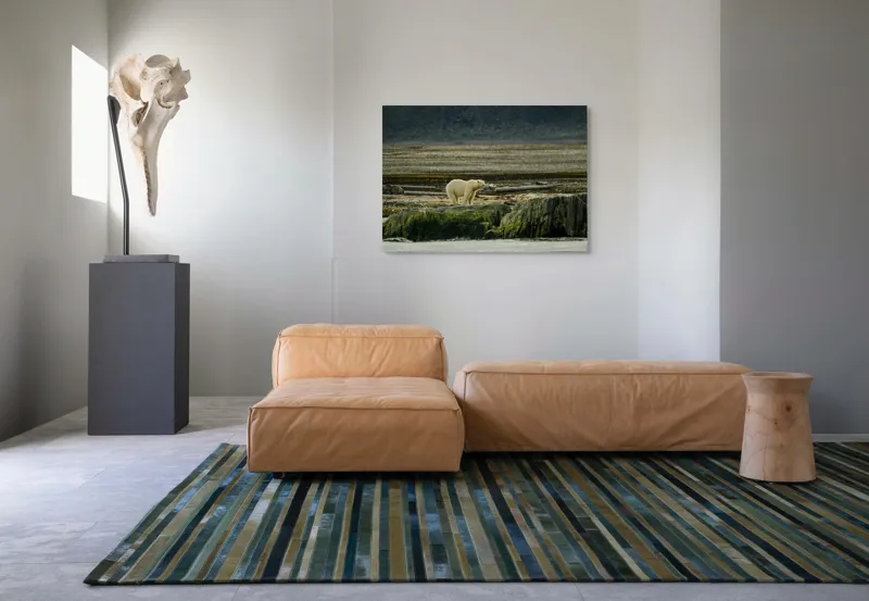Tablou Canvas, "Urs polar pe țărmul arctic pustiu", Urs, Polar, Teren, Stânci, Natură, Nordic, Peisaj, Blană, Izolare, Sălbăticie, 100 x 70 cm – poza 7