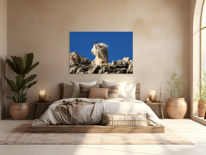Tablou Canvas, "Capra de munte în adierea vântului", Capră, Alpină, Stânci, Cer, Albastru, Maiestate, Blană, Vânt, Sălbatică, Natură, 150 x 100 cm – poza 4