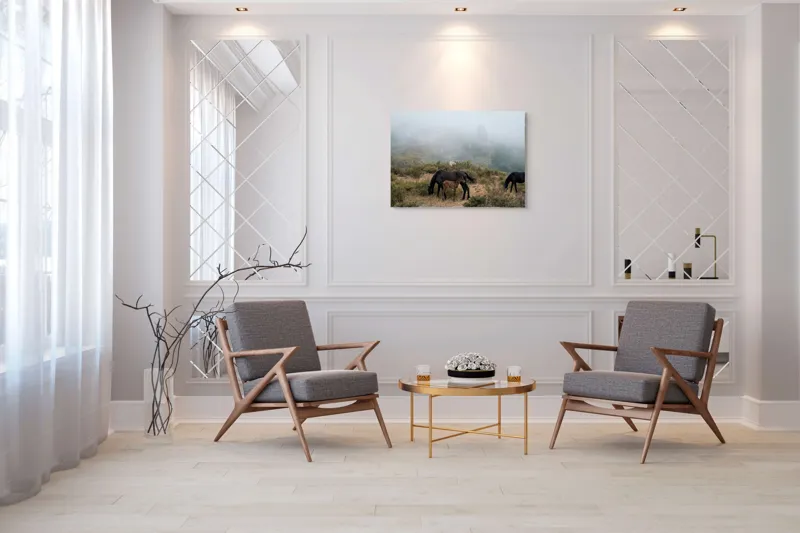 Tablou Canvas, "Mângâierea dimineții în ceață densă", Cai, Pășuni, Ceață, Natură, Mânz, Peisaj, Plante, Dealuri, Sălbăticie, Cer, Verdeață., 100 x 70 cm – poza 5