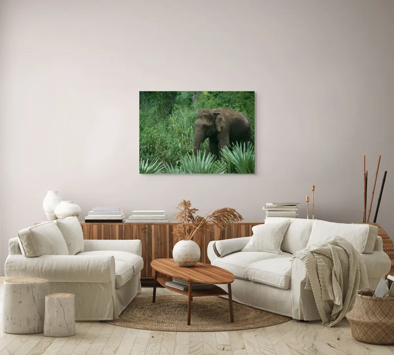Tablou Canvas, "Elefant printre verdeața densă tropicală", Elefant, Vegetație, Junglă, Verde, Natură, Savană, Trunchi, Timp Liber, 100 x 70 cm – poza 3
