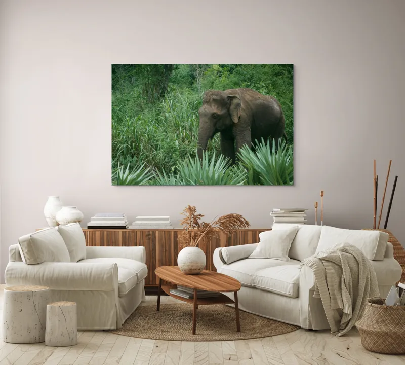 Tablou Canvas, "Elefant printre verdeața densă tropicală", Elefant, Vegetație, Junglă, Verde, Natură, Savană, Trunchi, Timp Liber, 150 x 100 cm – poza 3