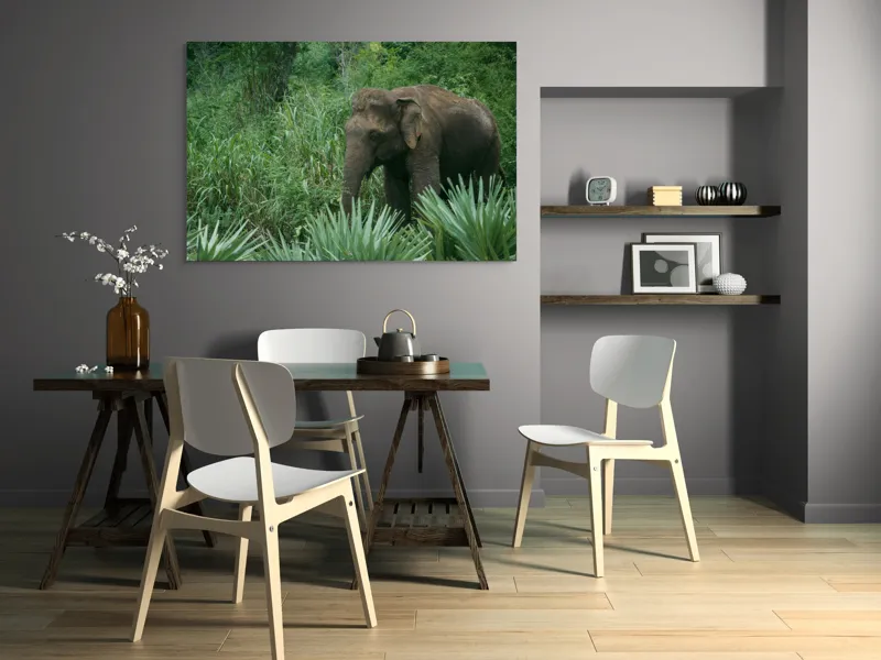 Tablou Canvas, "Elefant printre verdeața densă tropicală", Elefant, Vegetație, Junglă, Verde, Natură, Savană, Trunchi, Timp Liber, 150 x 100 cm – poza 5