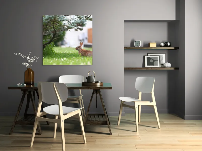 Tablou Canvas, "Iepurele sub ramurile verzi alebradului", Iepure, Verdeață, Copac, Curte, Natură, Relaxare, Frumusețe, Calm, Pastoral, Serenitate, 100 x 100 cm – poza 6