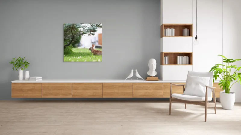Tablou Canvas, "Iepurele sub ramurile verzi alebradului", Iepure, Verdeață, Copac, Curte, Natură, Relaxare, Frumusețe, Calm, Pastoral, Serenitate, 100 x 100 cm – poza 8