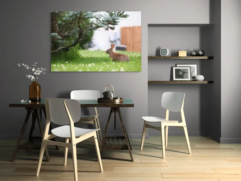 Tablou Canvas, "Iepurele sub ramurile verzi alebradului", Iepure, Verdeață, Copac, Curte, Natură, Relaxare, Frumusețe, Calm, Pastoral, Serenitate, 150 x 100 cm – poza 5