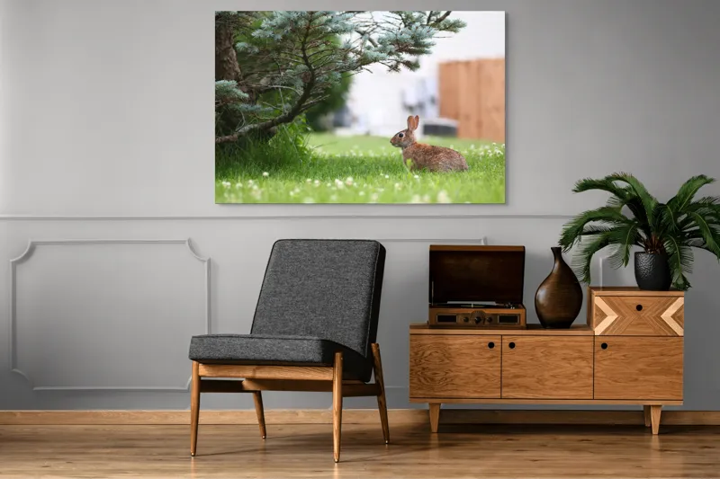 Tablou Canvas, "Iepurele sub ramurile verzi alebradului", Iepure, Verdeață, Copac, Curte, Natură, Relaxare, Frumusețe, Calm, Pastoral, Serenitate, 150 x 100 cm – poza 8