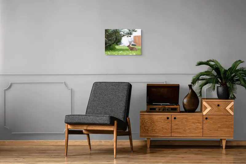 Tablou Canvas, "Iepurele sub ramurile verzi alebradului", Iepure, Verdeață, Copac, Curte, Natură, Relaxare, Frumusețe, Calm, Pastoral, Serenitate, 54 x 39 cm – poza 7