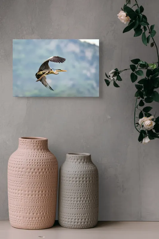 Tablou Canvas, "Zborul elegant al stârcului cenușiu", Zbor, Eleganță, Grație, Natură, Măreție, Libertate, Păsări, Cer, Aripi, Frumusețe, 39 x 26 cm – poza 4