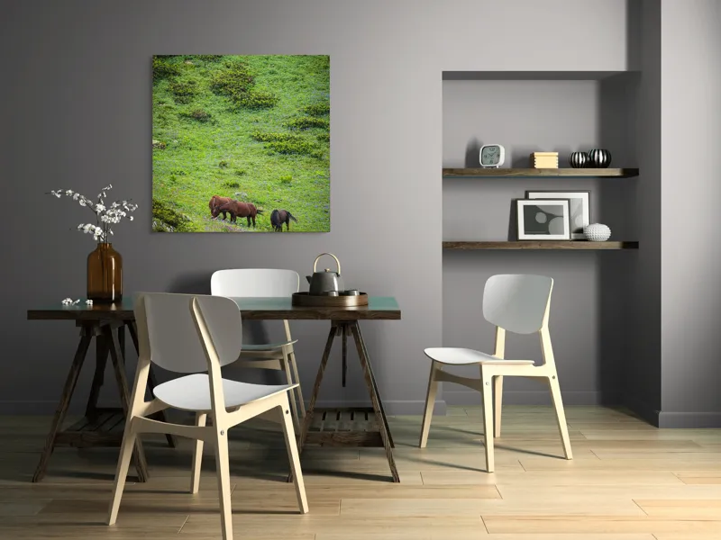Tablou Canvas, "Cai păscând pe un deal verde", Verdeață, Cai, Dealuri, Floricele, Natură, Pășune, Liniște, Slove, Seninătate., 100 x 100 cm – poza 6