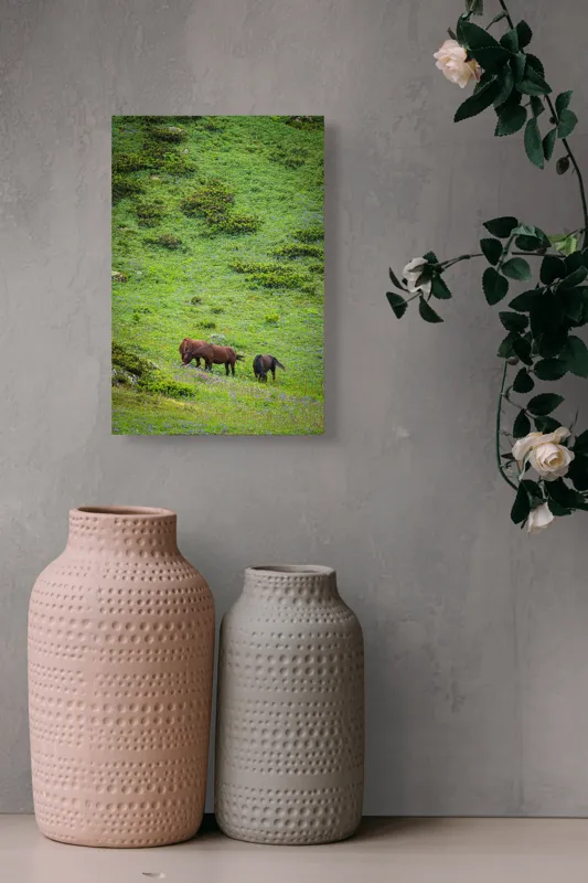 Tablou Canvas, "Cai păscând pe un deal verde", Verdeață, Cai, Dealuri, Floricele, Natură, Pășune, Liniște, Slove, Seninătate., 26 x 39 cm – poza 6
