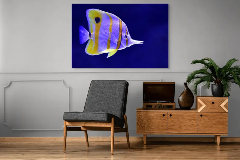 Tablou Canvas, "Peștișorul tropical în nuanțe vibrante", Nu pot identifica speciile de pești, dar pot să descriu imaginea: Pește, Marin, Galben, Albastru, Dungi, Ocean., 150 x 100 cm – poza 8