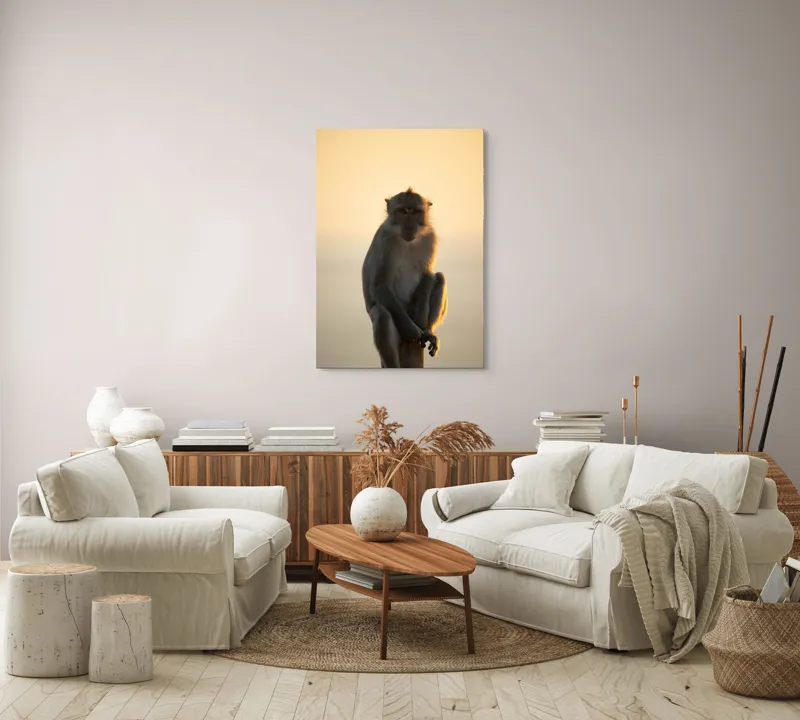 Tablou Canvas, "Maimuță contemplativă în lumina amurgului", Maimuță, Apus, Siluetă, Lumină, Coloană, Relaxare, Natură, Calm, Privește, Serenitate, 70 x 100 cm – poza 4