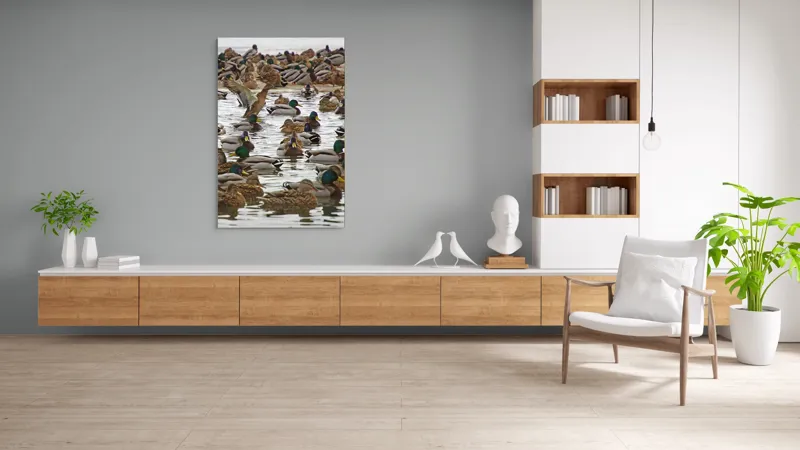 Tablou Canvas, "Rațe sălbatice pe lac întins", Rațe, Apă, Verde, Aripi, Plutire, Mulțime, Reflexie, Natură, Culoare, Mișcare, 100 x 150 cm – poza 8