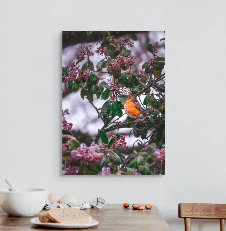Tablou Canvas, "Păsăre cântând printre crengi înflorite", Pasăre, Crengi, Frunze, Fructe, Roșu, Verde, Natură, Iarnă, Zăpadă, Peisaj., 50 x 70 cm – poza 3
