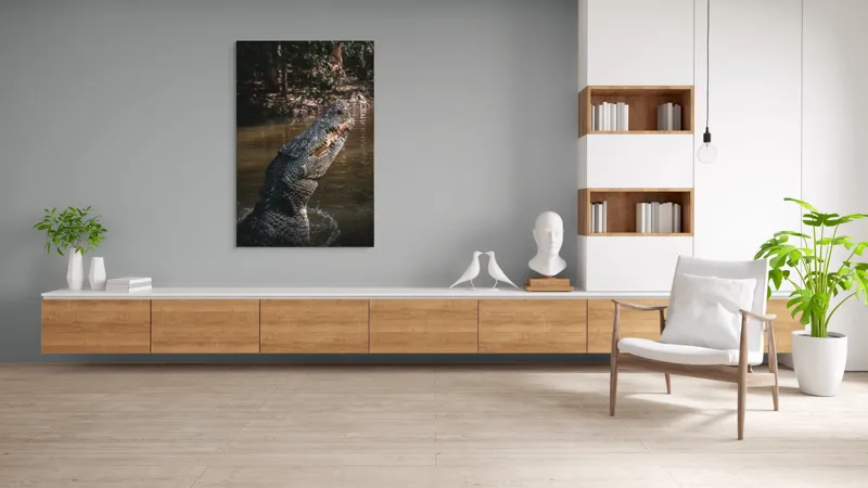 Tablou Canvas, "Crocodilul în apele mlăștinoase", Crocodil, Apă, Vegetație, Umbre, Natură, Zbucium, Forță, Faună, 100 x 150 cm – poza 8
