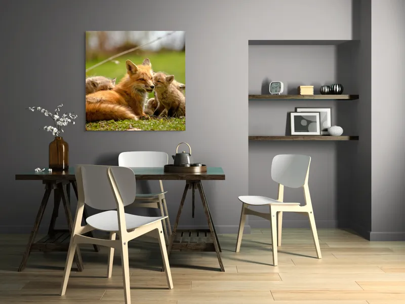Tablou Canvas, "Vulpea alături de puii ei jucăuși", Vulpe, Pui, Blană, Iarbă, Natură, Familie, Afecțiune, Pădure, Primăvară, Soare, 100 x 100 cm – poza 6
