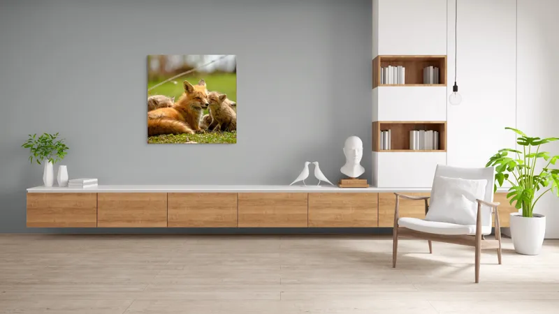 Tablou Canvas, "Vulpea alături de puii ei jucăuși", Vulpe, Pui, Blană, Iarbă, Natură, Familie, Afecțiune, Pădure, Primăvară, Soare, 100 x 100 cm – poza 8